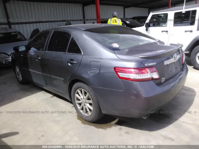 4T1BK3EK9BU614406 - 2011 TOYOTA CAMRY SE/LE/XLE ნაცრისფერი ფოტო 3