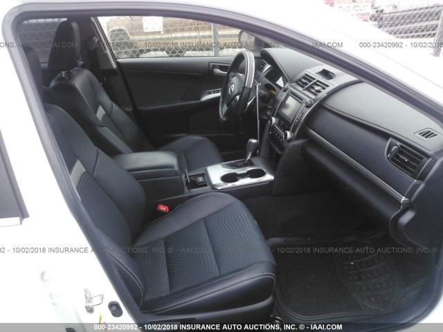 4T1BF1FK4EU429675 - 2014 TOYOTA CAMRY L/SE/LE/XLE Ağ foto 5
