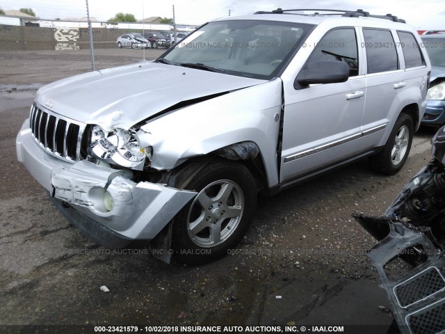 1J4HR58N55C703499 - 2005 JEEP GRAND CHEROKEE LIMITED SILVER photo 2