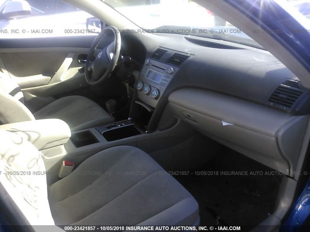 4T1BE46K09U315523 - 2009 TOYOTA CAMRY SE/LE/XLE BLUE photo 5