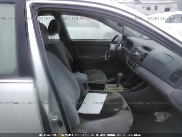 4T1BE30KX3U153703 - 2003 TOYOTA CAMRY LE/XLE/SE 香槟色 照片 5