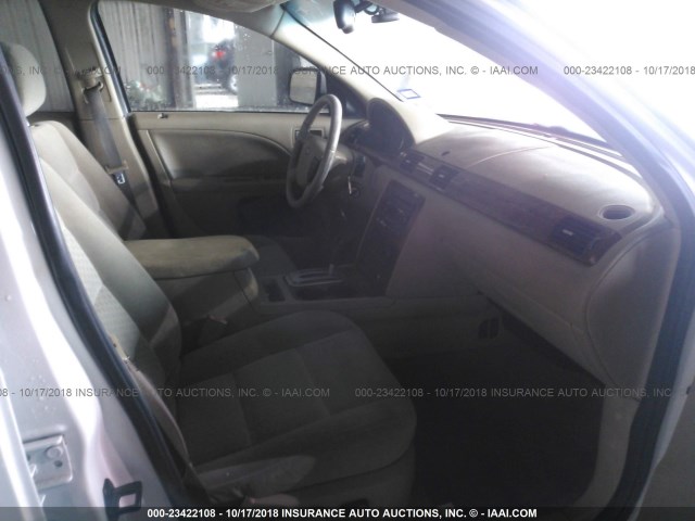 1FAFP24105G117571 - 2005 FORD FIVE HUNDRED SEL WHITE photo 5