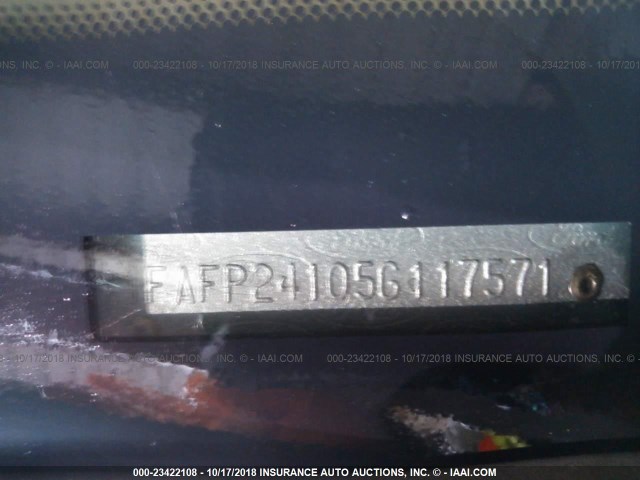 1FAFP24105G117571 - 2005 FORD FIVE HUNDRED SEL WHITE photo 9