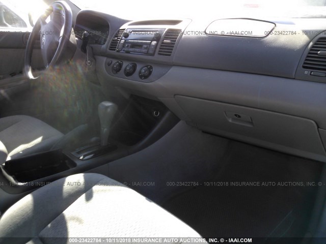 4T1BE32K72U057510 - 2002 TOYOTA CAMRY LE/XLE/SE BLACK photo 5