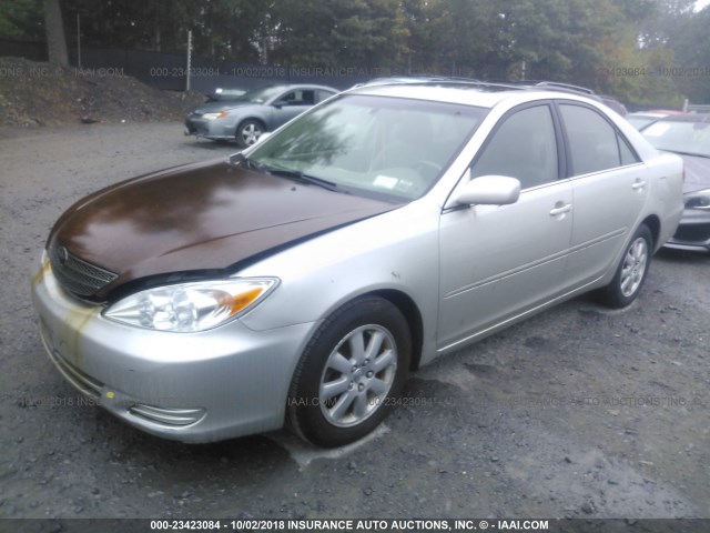 JTDBF30K720001790 - 2002 TOYOTA CAMRY LE/XLE/SE Күміс фото 2