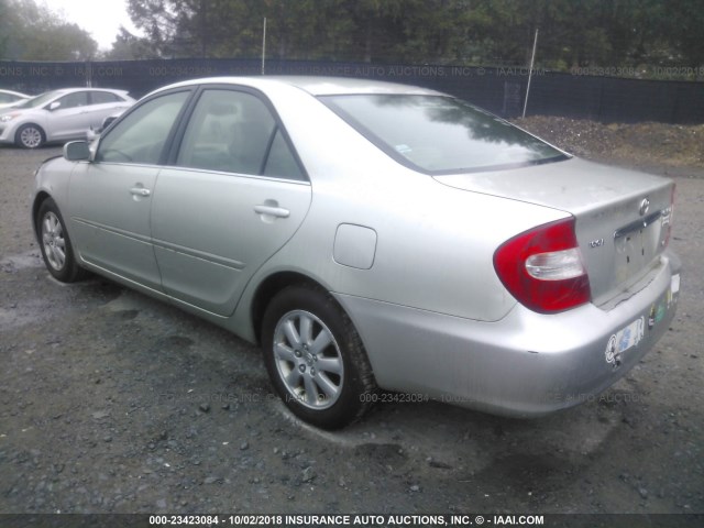 JTDBF30K720001790 - 2002 TOYOTA CAMRY LE/XLE/SE Күміс фото 3