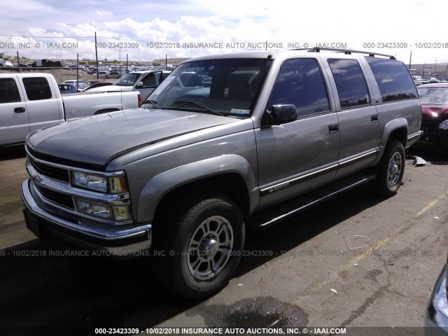 3GNGK26J3XG202820 - 1999 CHEVROLET SUBURBAN K2500 GRAY photo 2