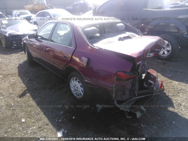JT2BG22K8V0028935 - 1997 TOYOTA CAMRY LE/XLE BURGUNDY photo 3