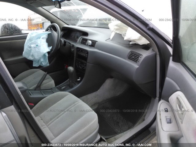 4T1BG22K4XU477964 - 1999 TOYOTA CAMRY CE/LE/XLE თაფლისფერი ფოტო 5