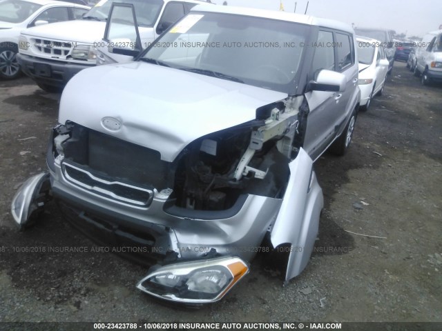 KNDJT2A59C7407263 - 2012 KIA SOUL 银色 照片 6