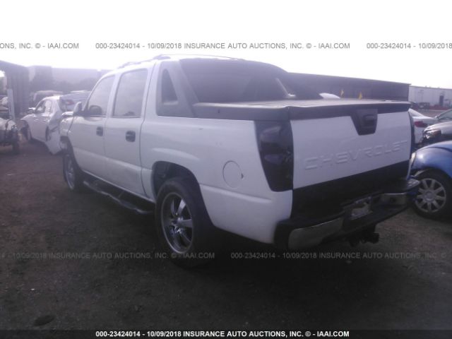 3GNEC12Z45G256599 - 2005 CHEVROLET AVALANCHE C1500 WHITE photo 3