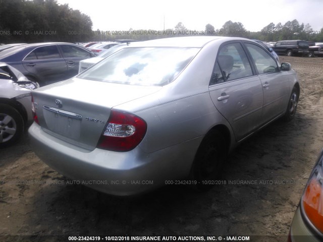 4T1BE32K73U721466 - 2003 TOYOTA CAMRY LE/XLE/SE SILVER photo 4