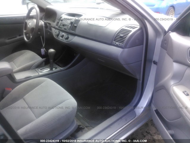 4T1BE32K73U721466 - 2003 TOYOTA CAMRY LE/XLE/SE SILVER photo 5