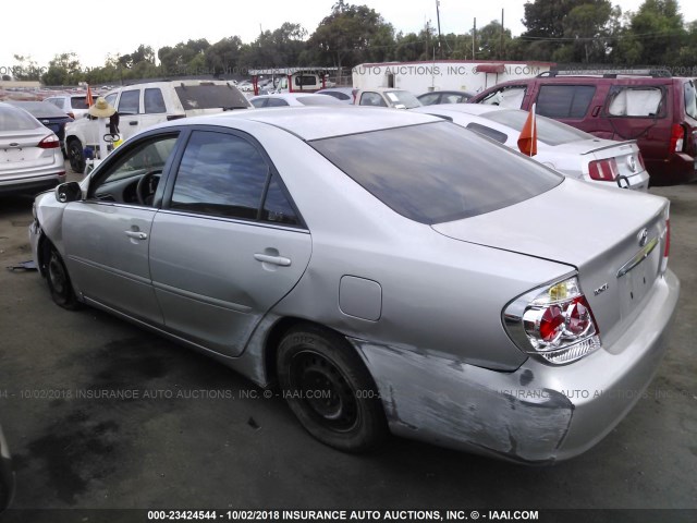 4T1BE32KX6U722552 - 2006 TOYOTA CAMRY LE/XLE/SE SILVER photo 3