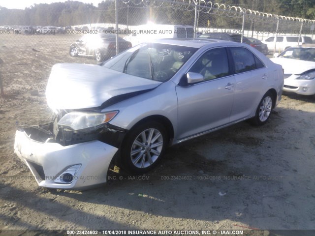 4T1BF1FK3CU024677 - 2012 TOYOTA CAMRY SE/LE/XLE SILVER photo 2
