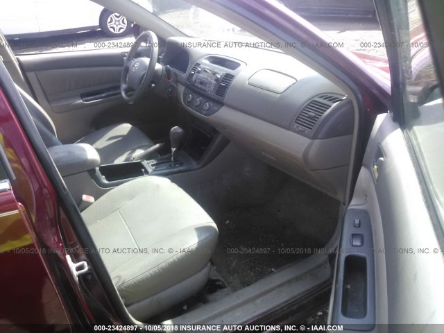 4T1BF32K75U098673 - 2005 TOYOTA CAMRY LE/XLE/SE MAROON photo 5