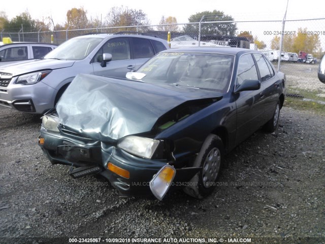 4T1BG12K4TU935667 - 1996 TOYOTA CAMRY DX/LE/XLE GREEN photo 2