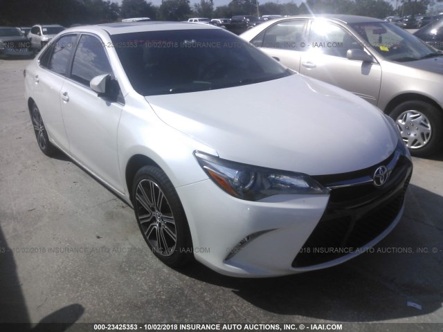 4T1BF1FK7GU505201 - 2016 TOYOTA CAMRY LE/XLE/SE/XSE WHITE photo 1