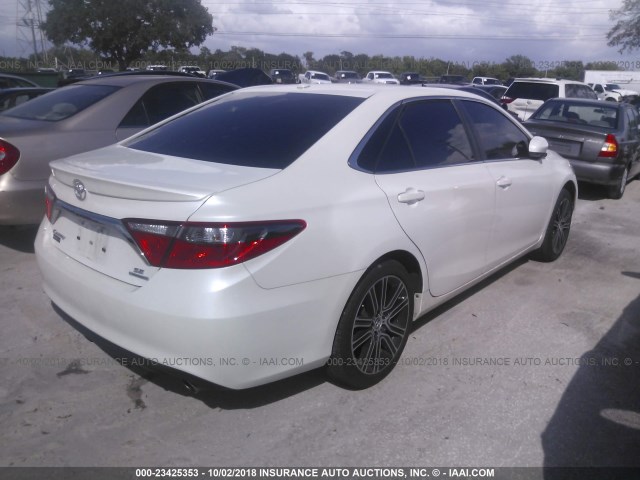 4T1BF1FK7GU505201 - 2016 TOYOTA CAMRY LE/XLE/SE/XSE WHITE photo 4
