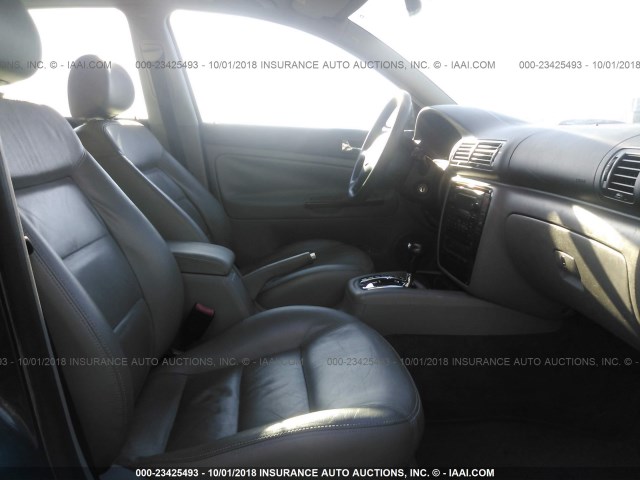 WVWRH63B24P009764 - 2004 VOLKSWAGEN PASSAT GLX GRAY photo 5