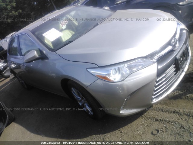 4T4BF1FK5GR523783 - 2016 TOYOTA CAMRY LE/XLE/SE/XSE GRAY photo 1