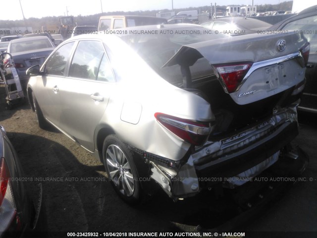 4T4BF1FK5GR523783 - 2016 TOYOTA CAMRY LE/XLE/SE/XSE 灰色 照片 3