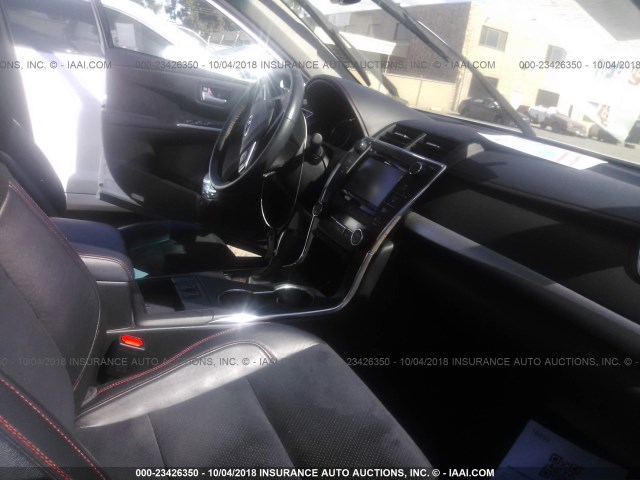 4T1BF1FK9FU879078 - 2015 TOYOTA CAMRY LE/XLE/SE/XSE 白色 照片 5