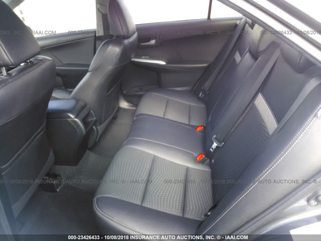 4T1BF1FK8DU277415 - 2013 TOYOTA CAMRY L/SE/LE/XLE ნაცრისფერი ფოტო 8