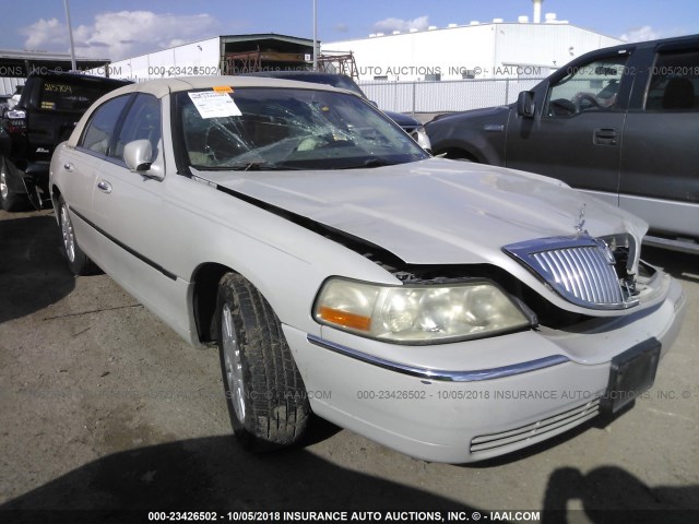 1LNHM81W74Y675114 - 2004 LINCOLN TOWN CAR EXECUTIVE/SIGNATURE კრემისფერი ფოტო 1