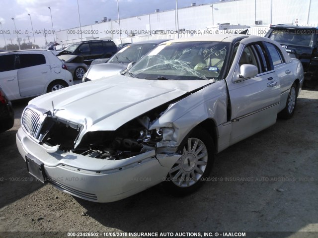 1LNHM81W74Y675114 - 2004 LINCOLN TOWN CAR EXECUTIVE/SIGNATURE კრემისფერი ფოტო 2