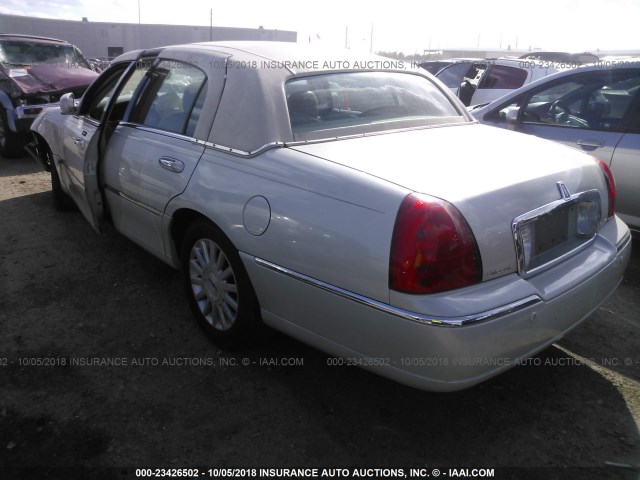 1LNHM81W74Y675114 - 2004 LINCOLN TOWN CAR EXECUTIVE/SIGNATURE კრემისფერი ფოტო 3