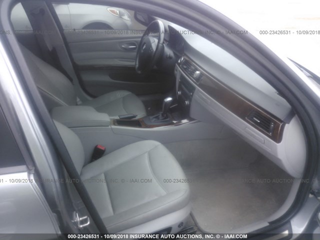 WBAPK5C54AA648334 - 2010 BMW 328 XI SULEV GRAY photo 5