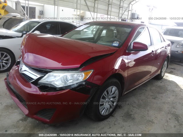 4T1BF1FK5CU551121 - 2012 TOYOTA CAMRY SE/LE/XLE RED photo 2