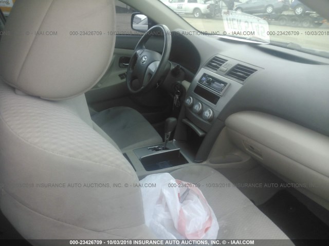 4T4BF3EK2BR204007 - 2011 TOYOTA CAMRY SE/LE/XLE 黑色 照片 5