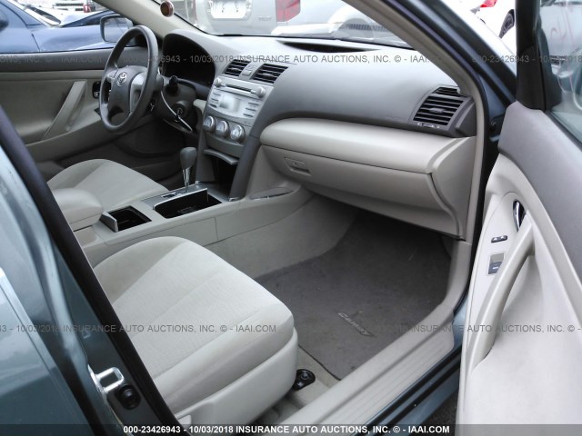 4T1BF3EK1BU669601 - 2011 TOYOTA CAMRY SE/LE/XLE მწვანე ფოტო 5