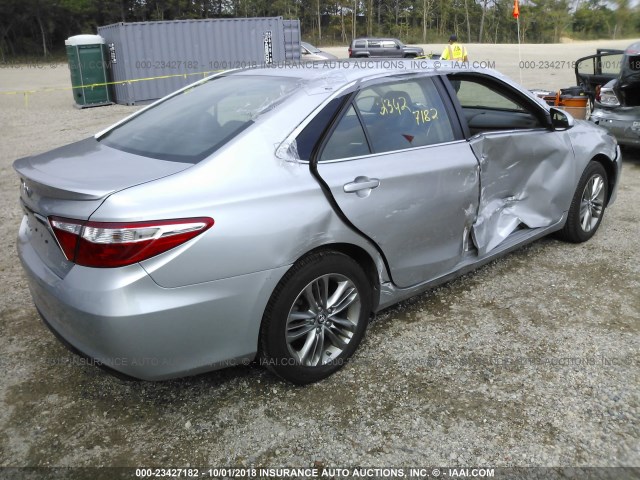 4T1BF1FK5HU791423 - 2017 TOYOTA CAMRY LE/XLE/SE/XSE 银色 照片 4