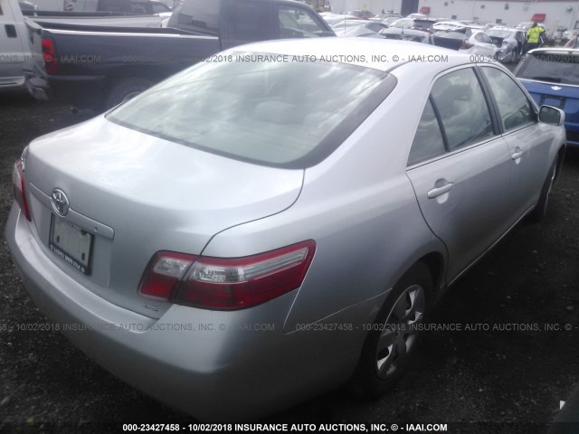 4T4BE46K68R026473 - 2008 TOYOTA CAMRY CE/LE/XLE/SE SILVER photo 4