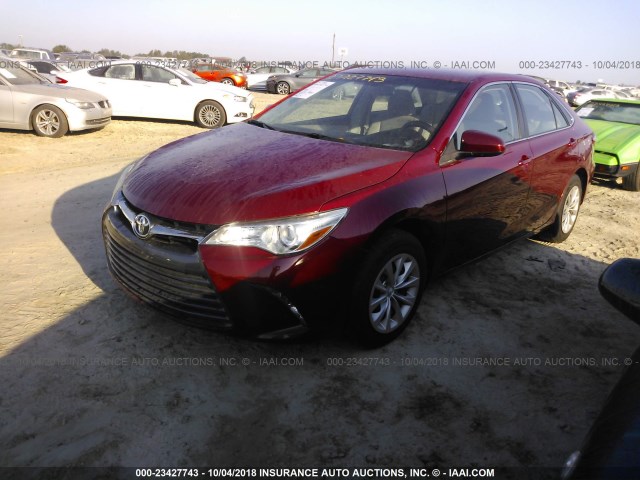4T1BF1FK5FU933721 - 2015 TOYOTA CAMRY LE/XLE/SE/XSE 栗色 照片 2