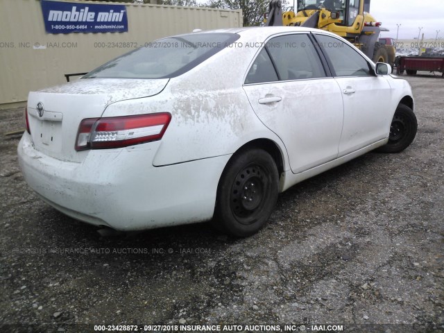 4T4BF3EK0BR131638 - 2011 TOYOTA CAMRY SE/LE/XLE WHITE photo 4