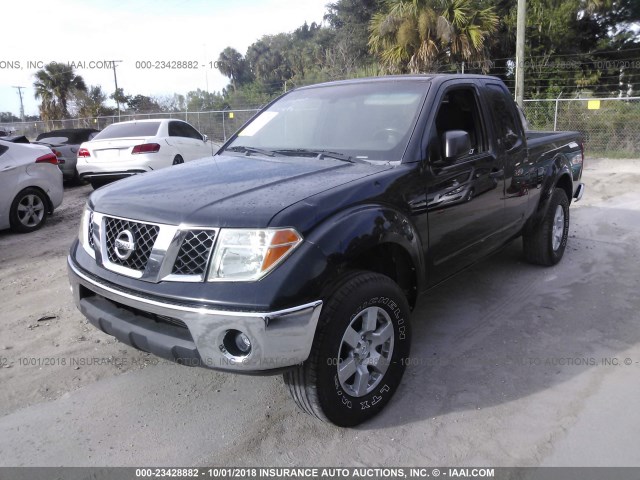 1N6AD06W05C435110 - 2005 NISSAN FRONTIER KING CAB LE/SE/OFF ROAD BLACK photo 2