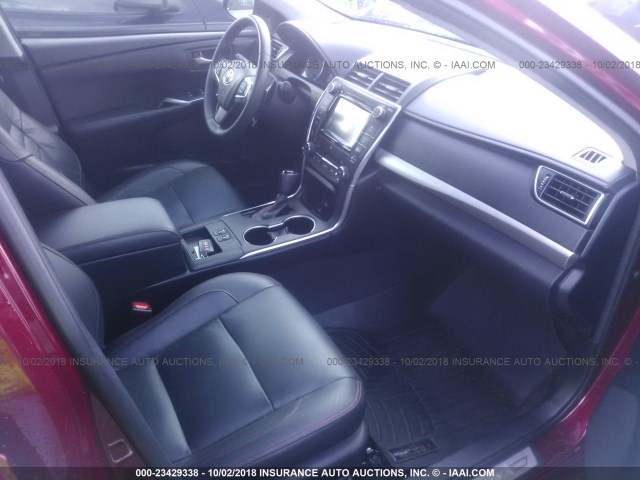 4T1BK1FK6GU569211 - 2016 TOYOTA CAMRY XSE/XLE Qırmızı foto 5