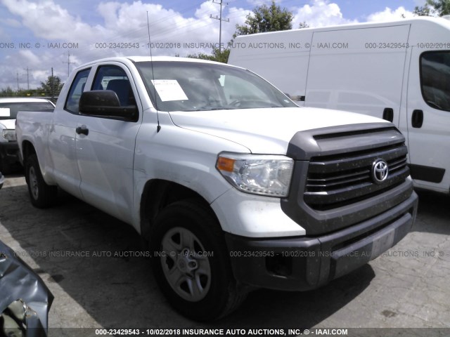 5TFRM5F19FX083582 - 2015 TOYOTA TUNDRA DOUBLE CAB SR/SR5 WHITE photo 1