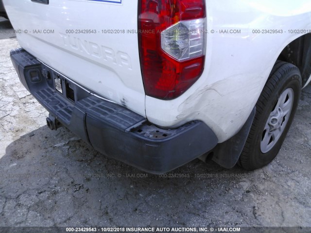 5TFRM5F19FX083582 - 2015 TOYOTA TUNDRA DOUBLE CAB SR/SR5 WHITE photo 6