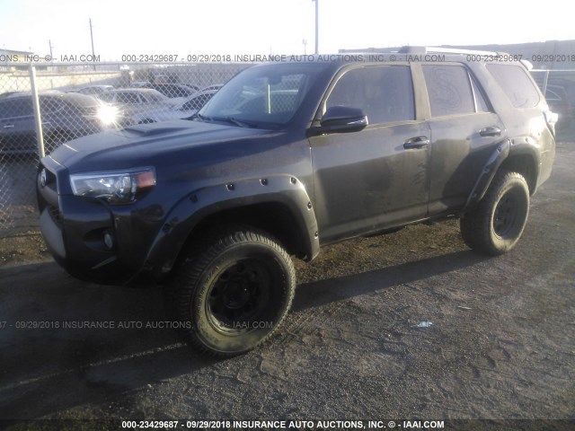 JTEBU5JR0H5431567 - 2017 TOYOTA 4RUNNER SR5 PREM/LTDL/TRAIL/TRD GRAY photo 2