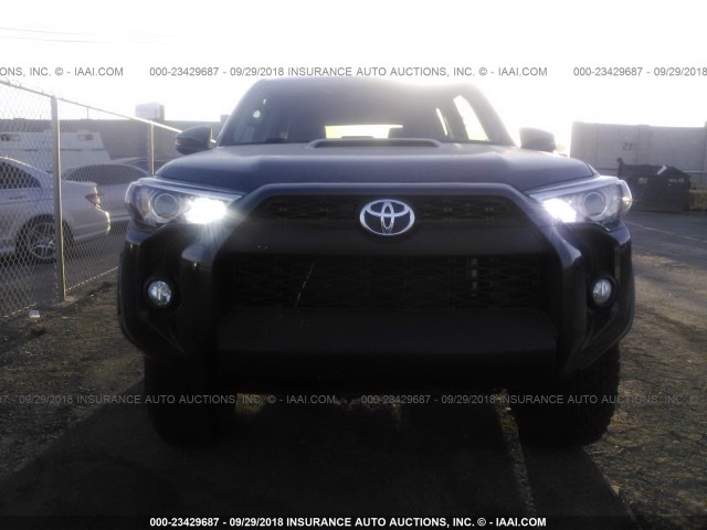 JTEBU5JR0H5431567 - 2017 TOYOTA 4RUNNER SR5 PREM/LTDL/TRAIL/TRD GRAY photo 6