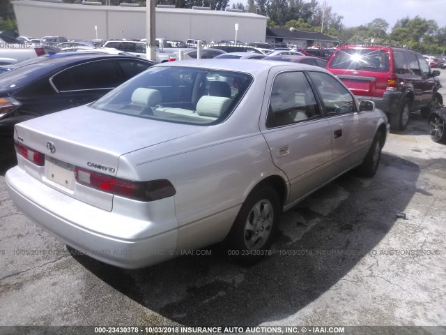 4T1BG22K4XU419658 - 1999 TOYOTA CAMRY CE/LE/XLE 金色 照片 4