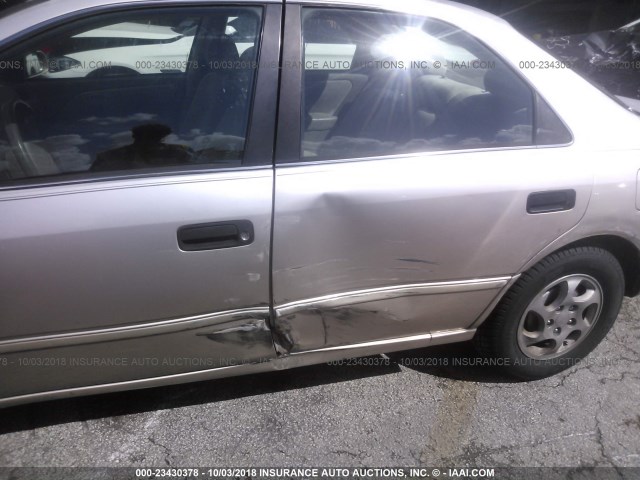 4T1BG22K4XU419658 - 1999 TOYOTA CAMRY CE/LE/XLE 金色 照片 6