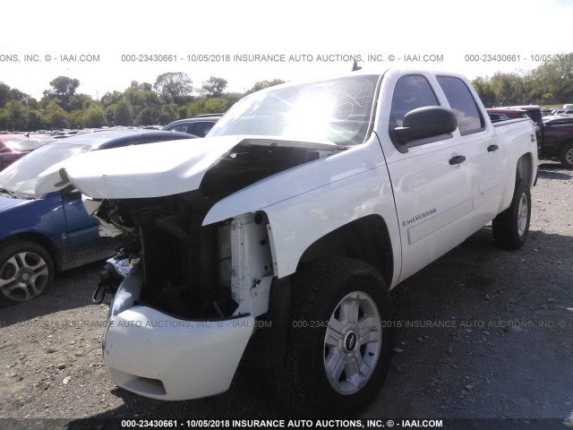 3GCEC13J97G539813 - 2007 CHEVROLET SILVERADO C1500 CREW CAB WHITE photo 2