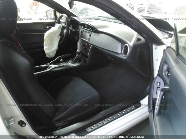 JF1ZNAA16F8707304 - 2015 TOYOTA SCION FR-S WHITE photo 5
