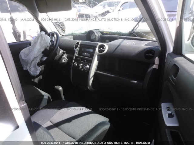 JTLKT324764071249 - 2006 TOYOTA SCION XB Ақ фото 5